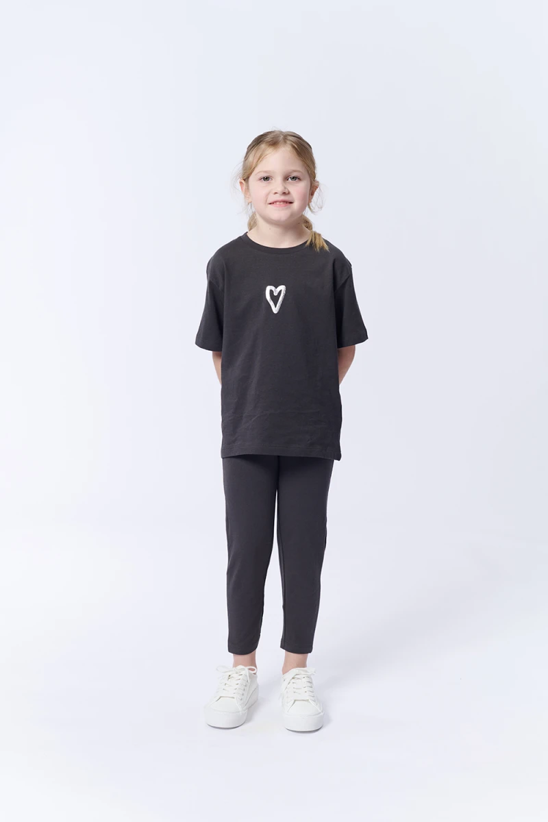 Remera manga corta estampa Corazón Gris Oscuro