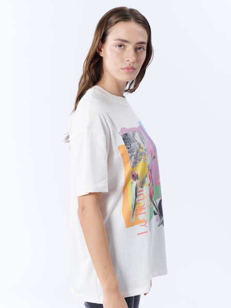 Remera manga corta oversize Estampa flores blancas