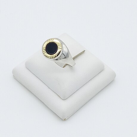 Anillo de plata 925 y double en oro 18 ktes con ónix. Anillo de plata 925 y double en oro 18 ktes con ónix.