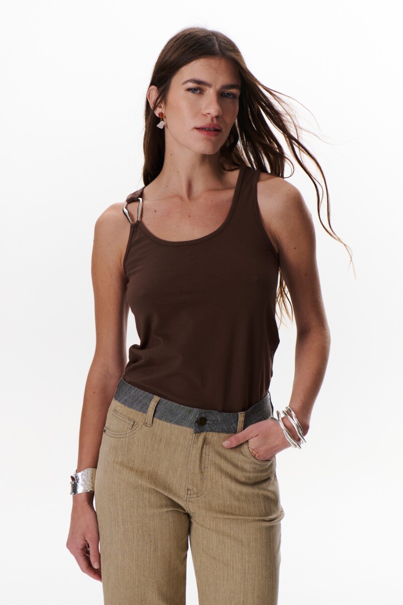 MUSCULOSA METAL - MARRON 
