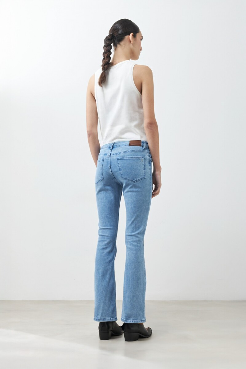 Jean bootcut Katy con detalle trenzado jean medio