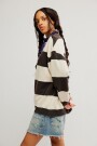 REMERA RAYAS CLASSIC CREW Negro