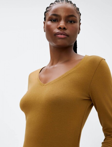 BLUSA BÁSICA DE MANGA LARGA Y CUELLO EN V MARRÓN