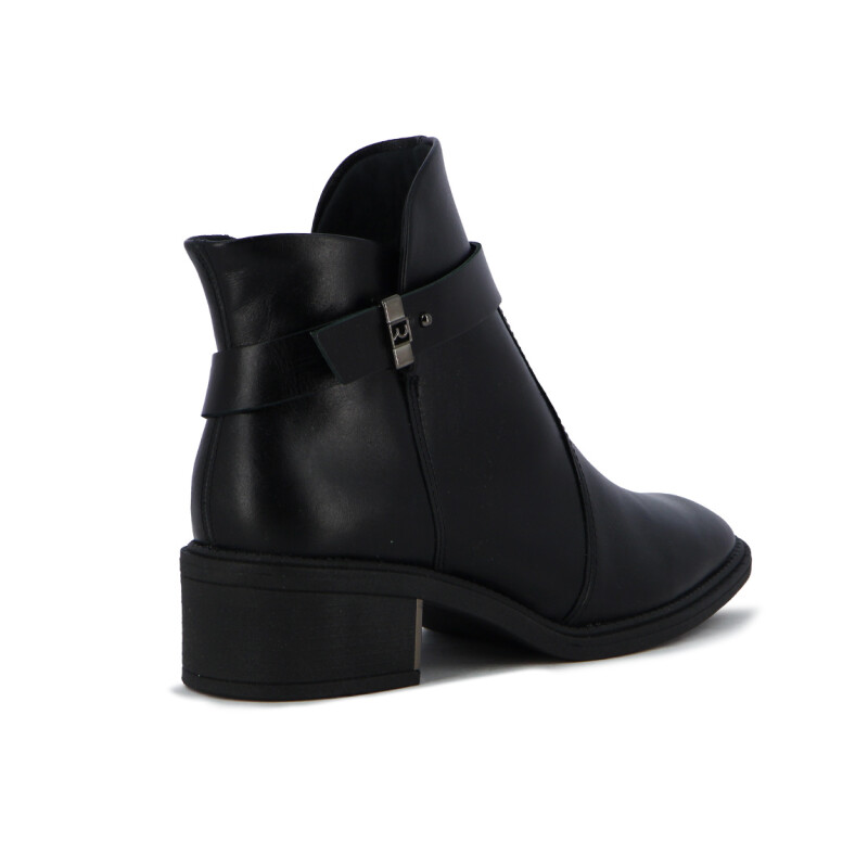 Ramarim Bota Cuero Caña Baja C/ Tira Y Aplique Negro