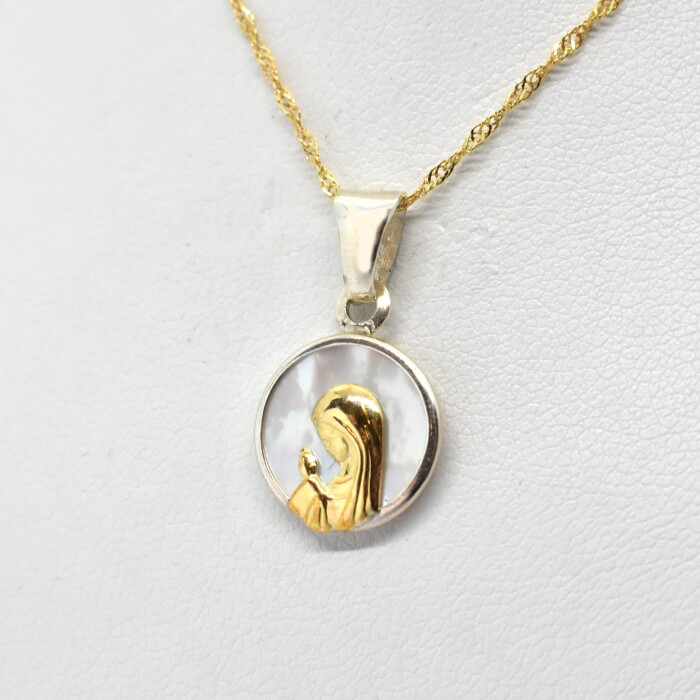 Cadena en Oro 18 Kilates y Medalla en Oro 18Kilates y Plata 925 con Nácar Virgen Cadena en Oro 18 Kilates y Medalla en Oro 18Kilates y Plata 925 con Nácar Virgen