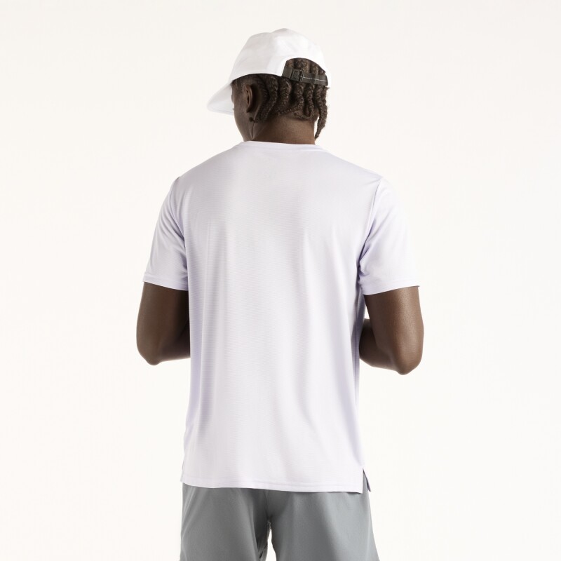 Remera New Balance de Hombre Sport Essentials MT41222SMV LILA