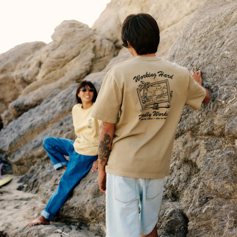 Remera Katin Trabajo Relaxed - Beige Remera Katin Trabajo Relaxed - Beige