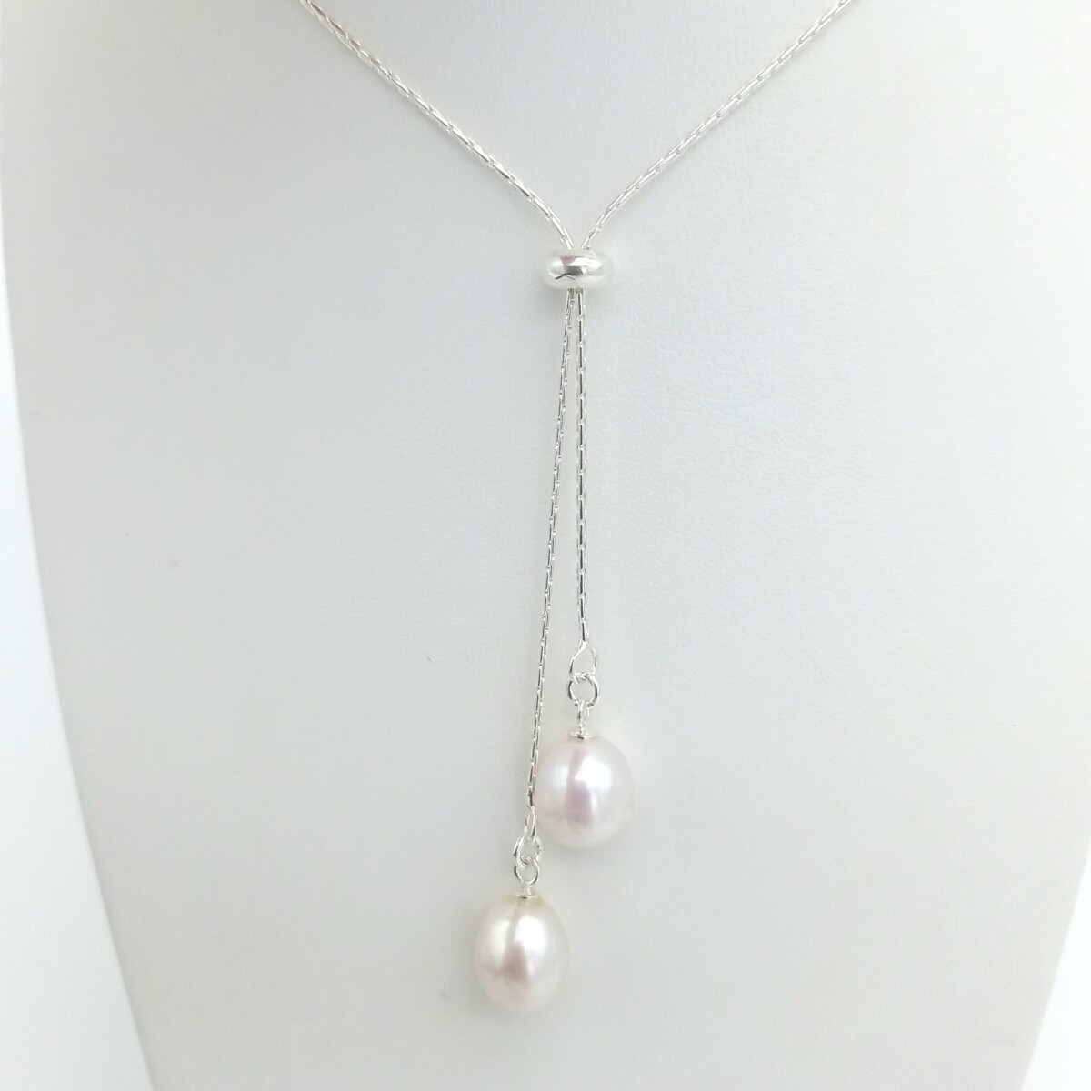 Corbatero de plata 925 con perlas de río. 