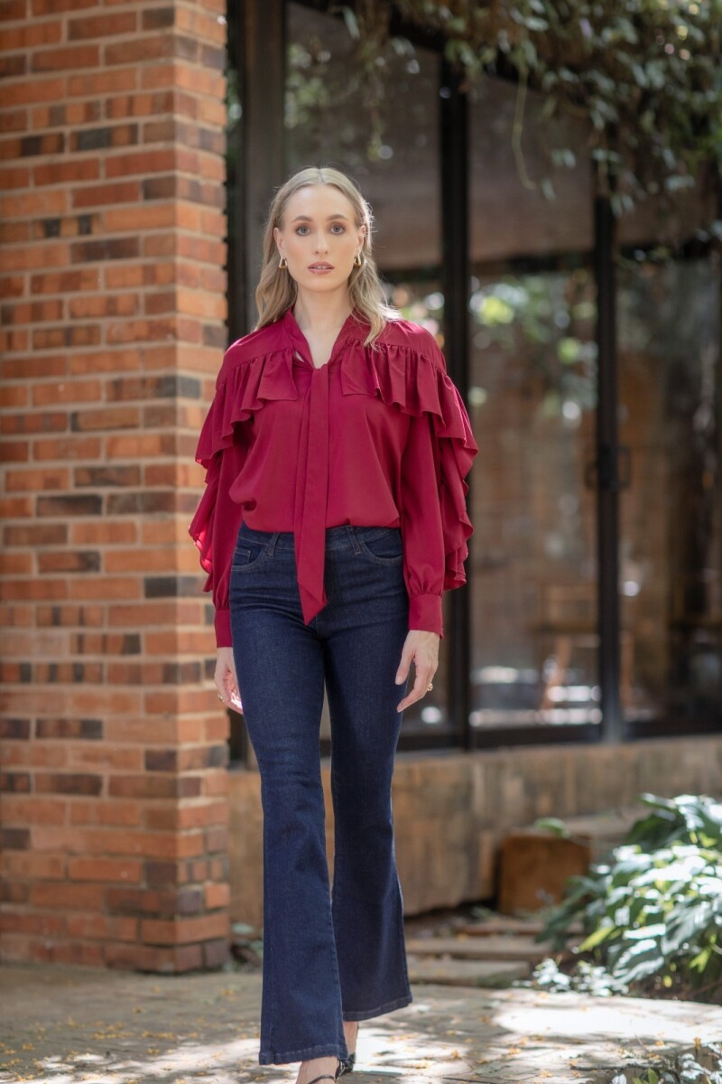 Blusa con Volados. Negro