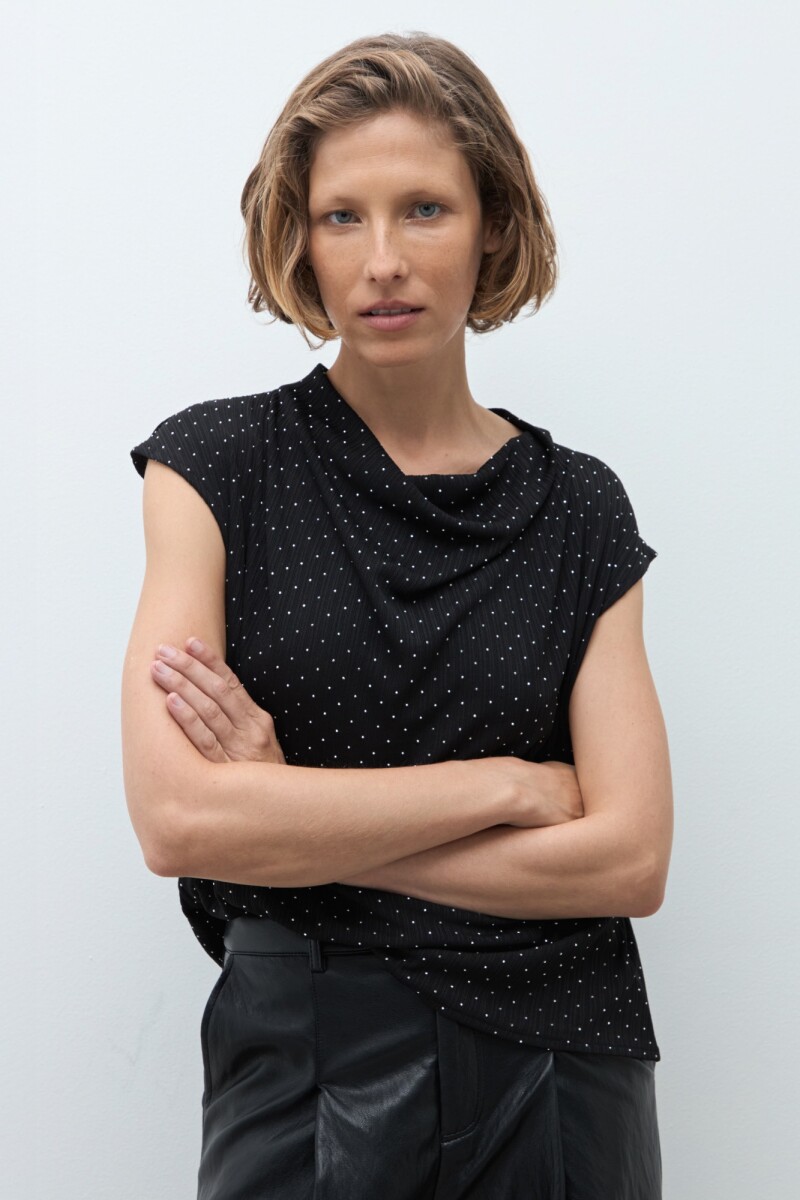 Blusa con brillos negro