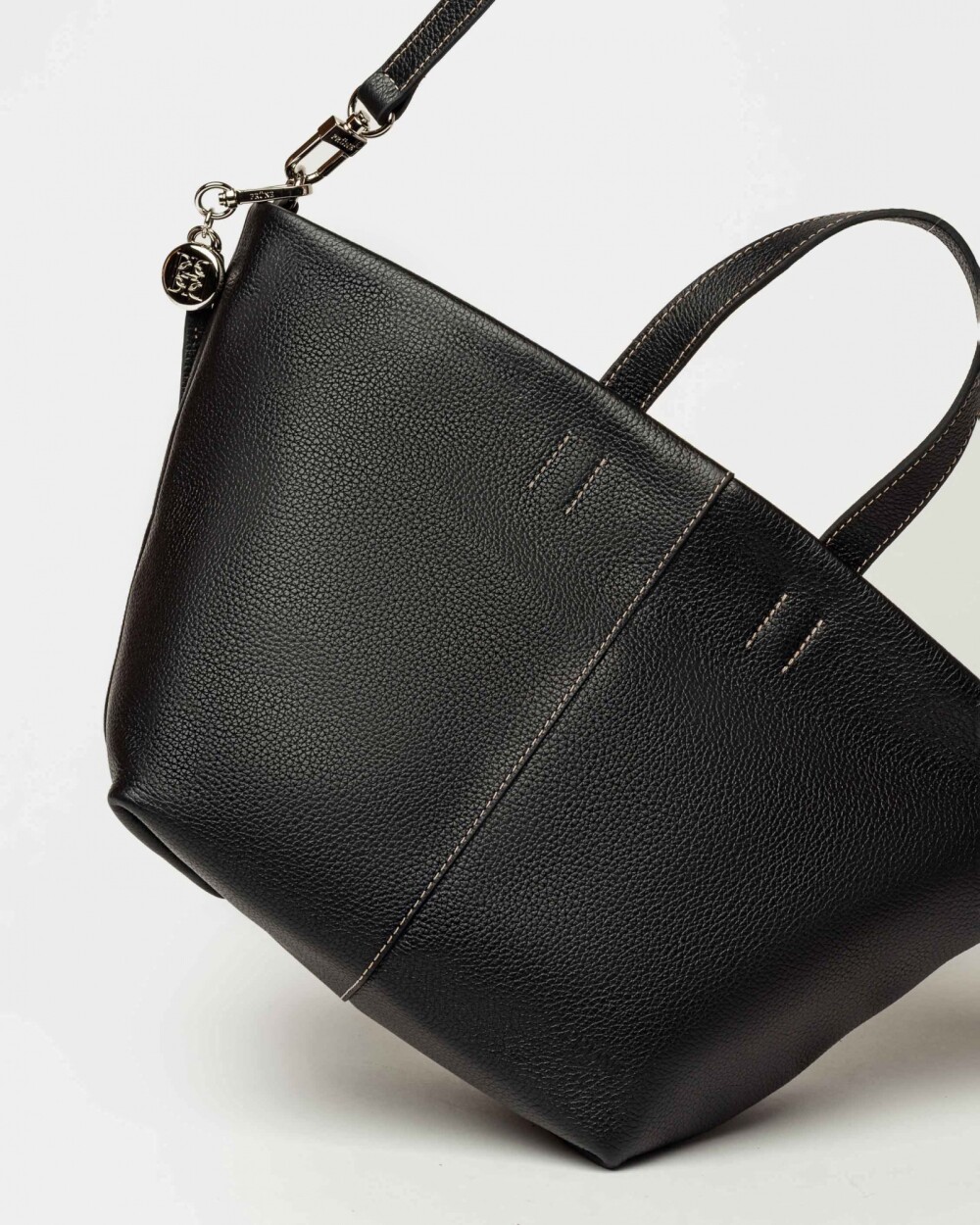 Cartera de mano The Flapper en cuero graneado Negro