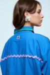 Camisa con tape azul