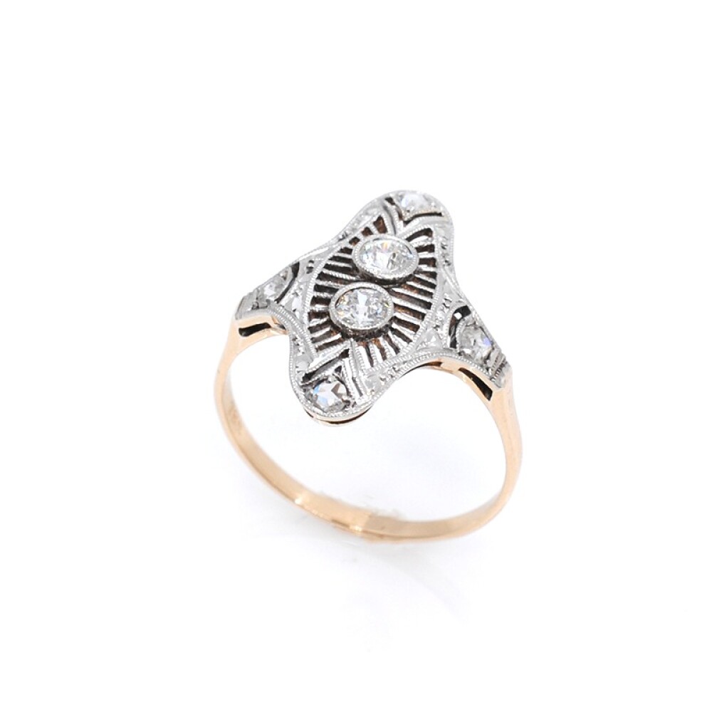 Anillo en oro 18k, brillantes centrales y diamantes Anillo en oro 18k, brillantes centrales y diamantes