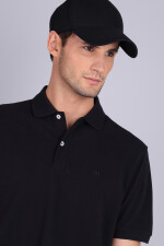 Remera con cuello Arrow NEGRO