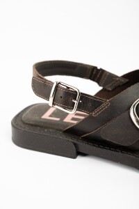 Sandalias Cruzadas De Cuero Chocolate