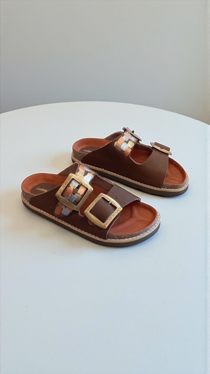 Sandalias ISHA Línea Ottenta Chocolate Con Arte 