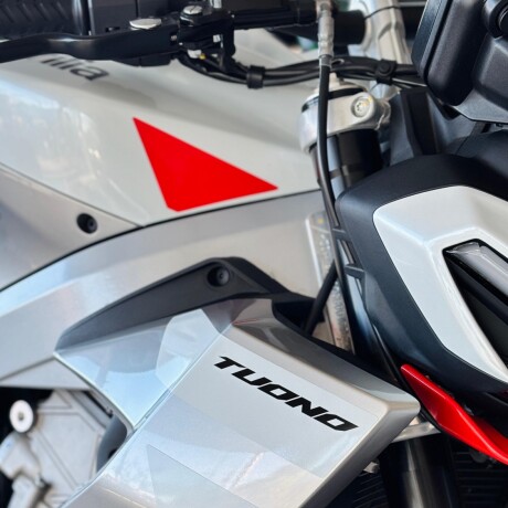 Aprilia Tuono 457 Blanco