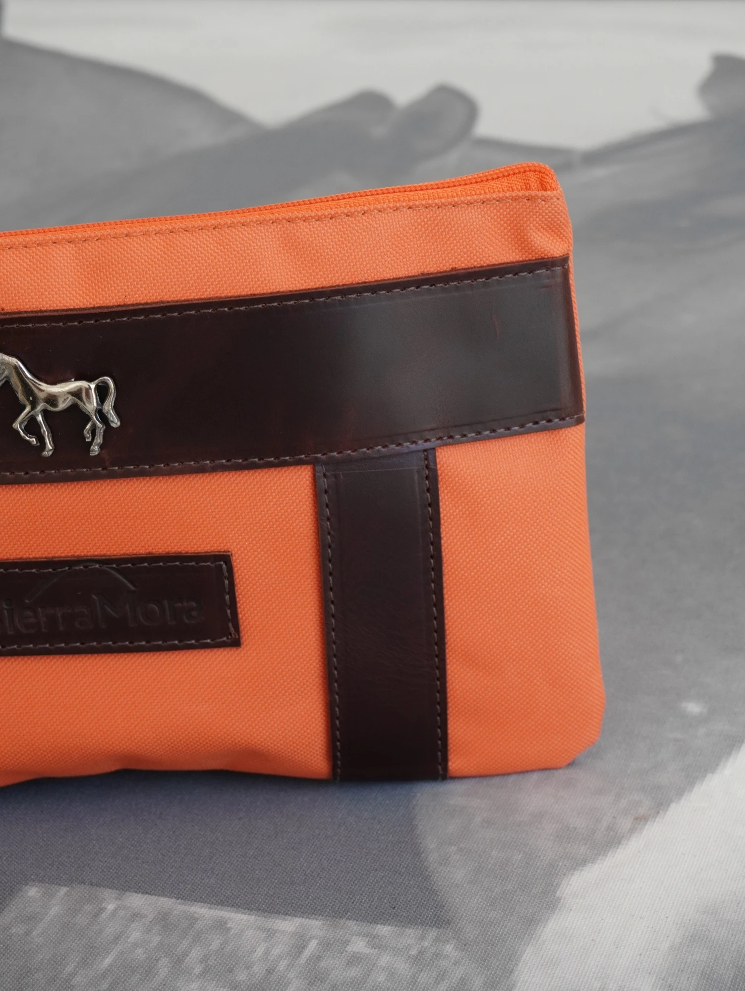 Sobre Cartuchera Mustang Chocolate