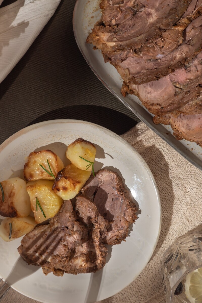 Pernil de Cordero fileteado a las hierbas Pernil de Cordero fileteado a las hierbas