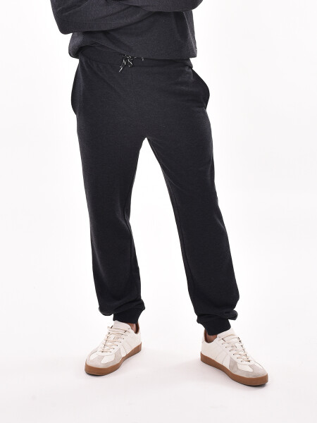 PANTALÓN REGULAR NEGRO