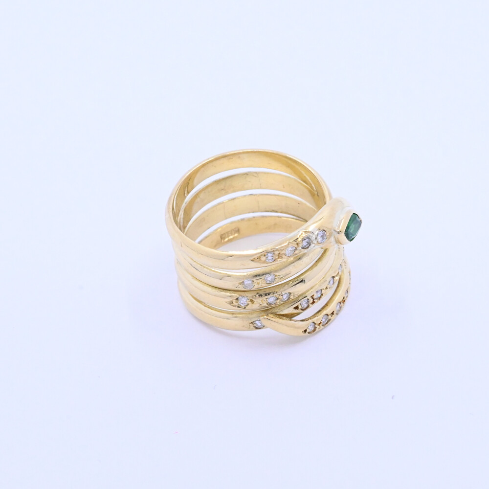 Anillo oro 18k serpiente con esmeralda y brillantes. Anillo oro 18k serpiente con esmeralda y brillantes.