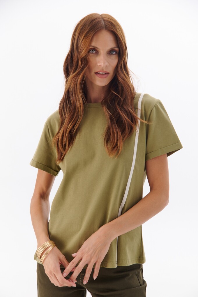 REMERA VERTICAL VERDE