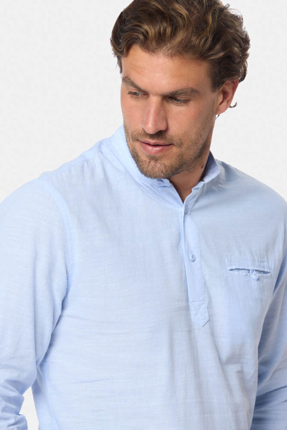 CAMISA DE LINO CUELLO MAO Celeste