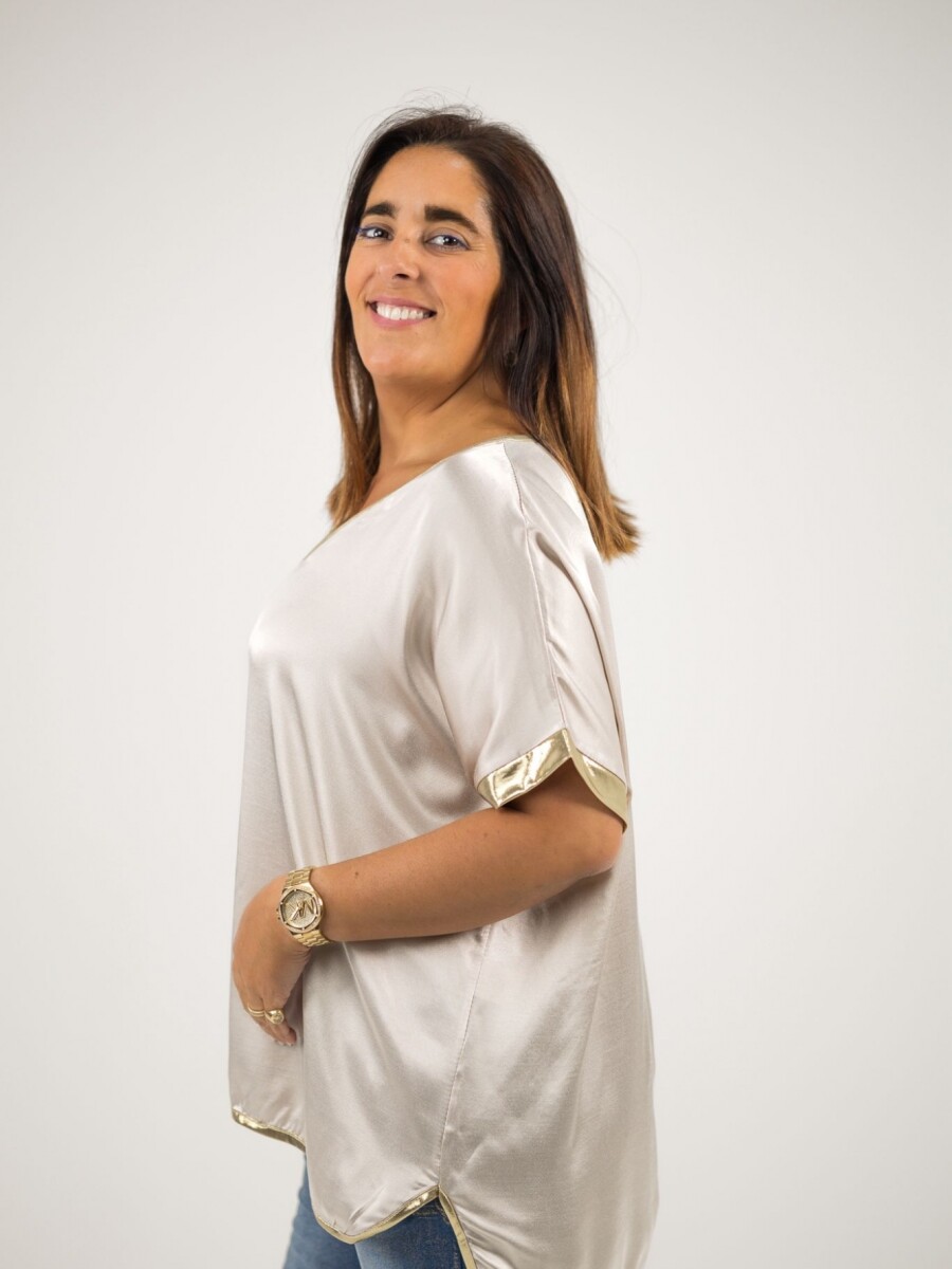 Blusa de seda lisa Blusa de seda lisa