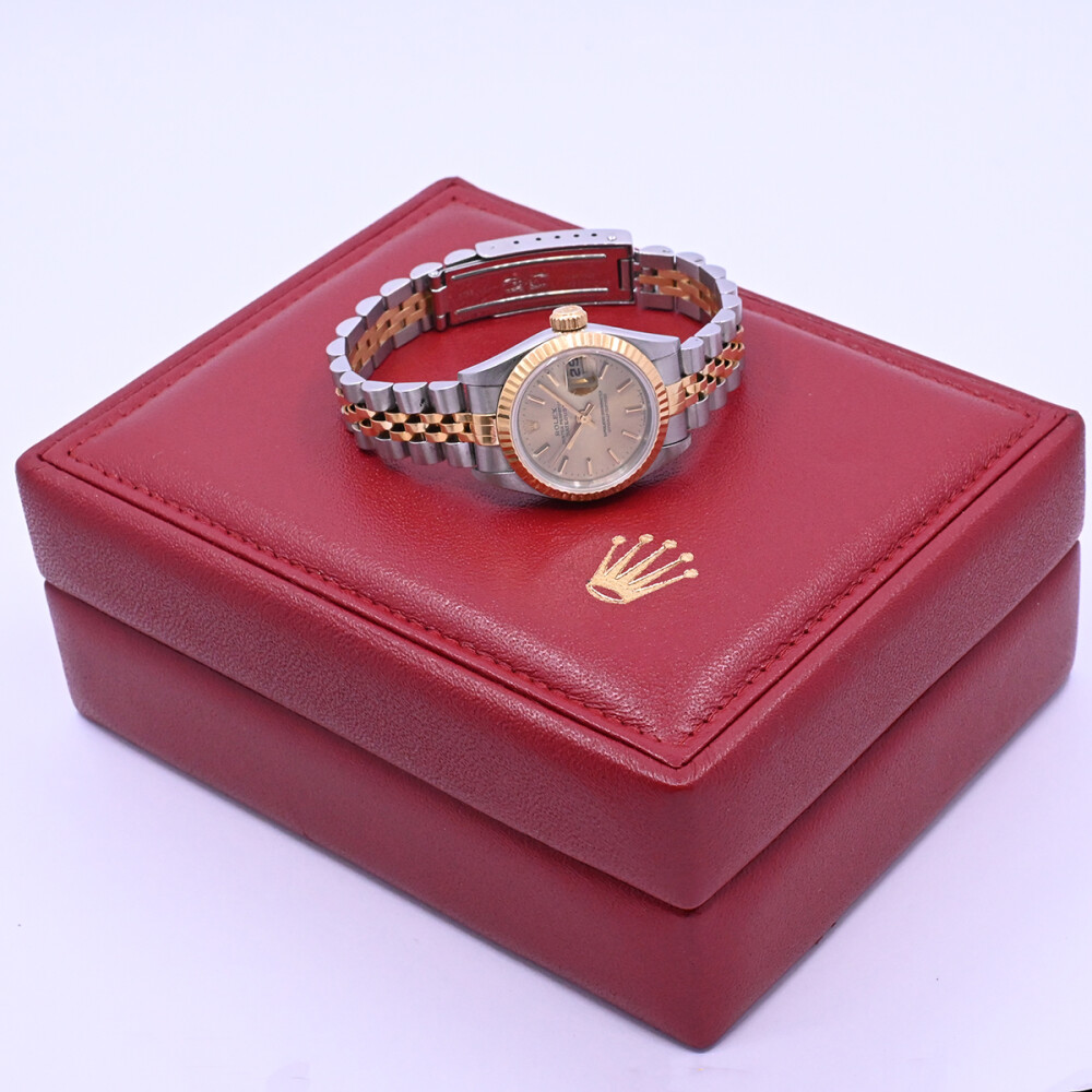 Rolex Datejust dama 69173 acero y oro 18k amarillo 26 mm año 1998 full set. Excelente condición. Rolex Datejust dama 69173 acero y oro 18k amarillo 26 mm año 1998 full set. Excelente condición.