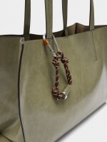 Bolso Shopper Con Colgante verde