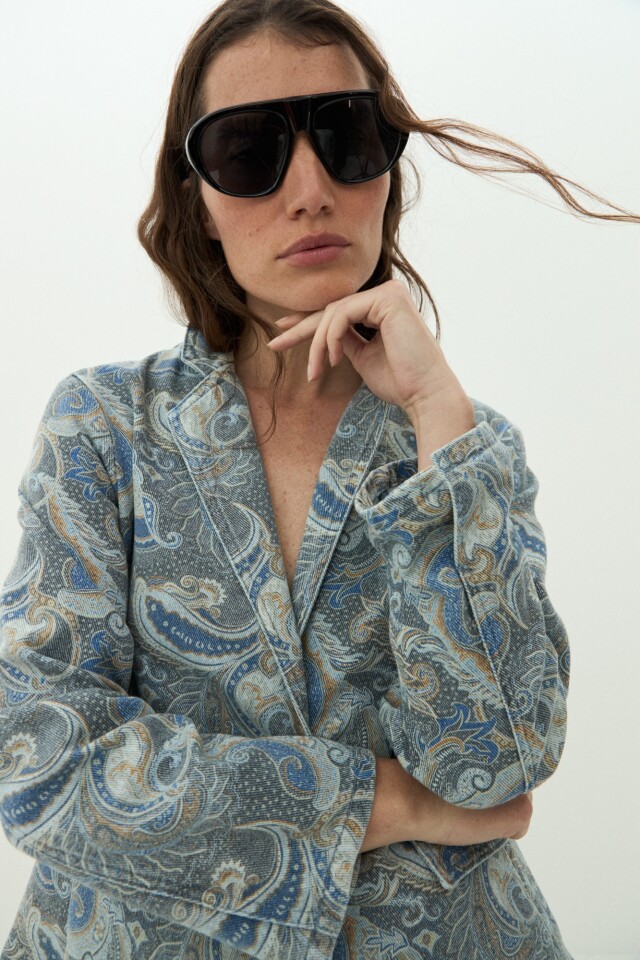 Blazer de jean estampa paisley azul marino