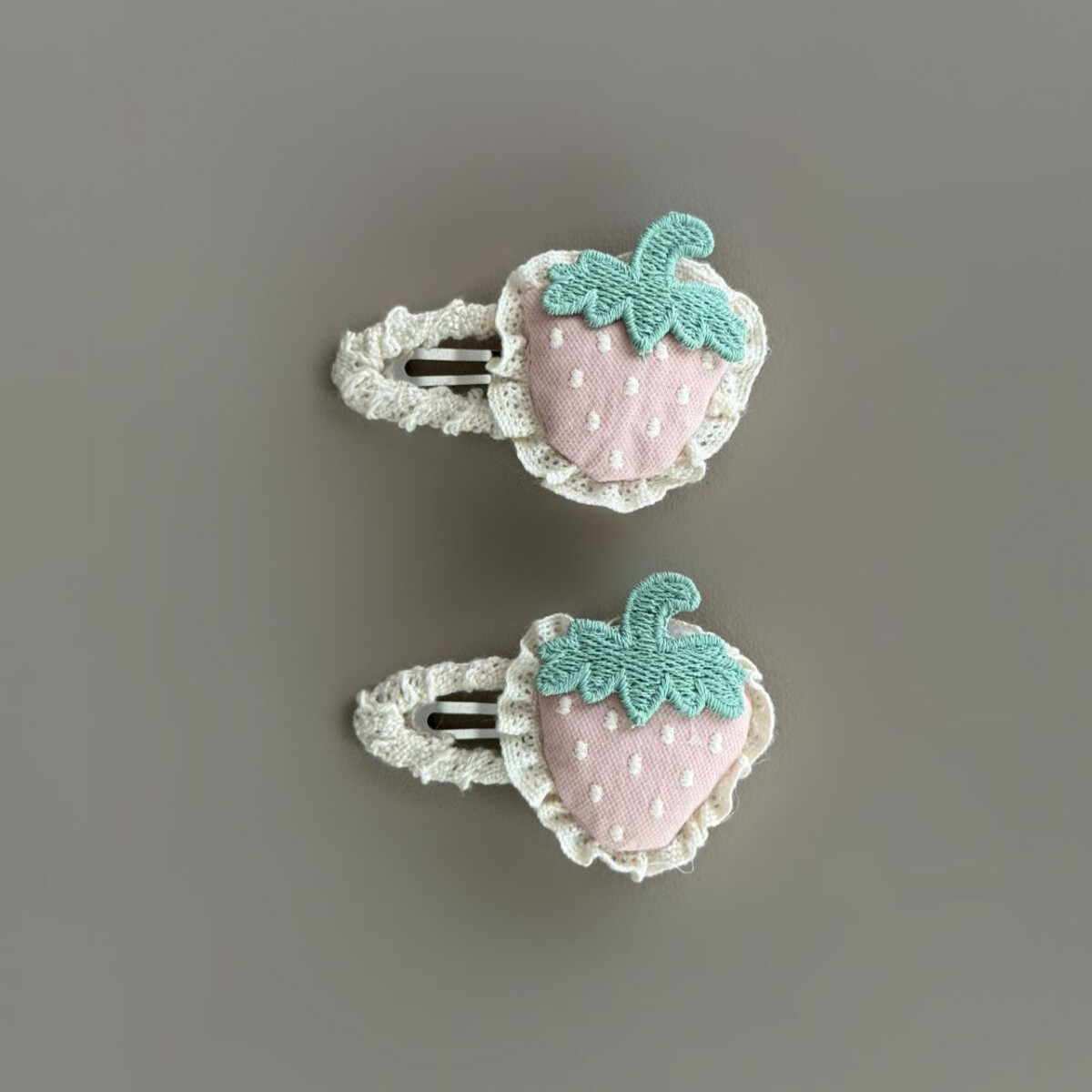 Broches - Tic Tac Frutillas X 2 