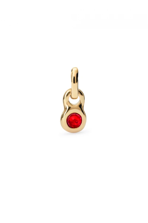 CHARM DE ALEACIÓN DE METALES BAÑADOS EN ORO 18K CON CRISTAL ROJO Charm
