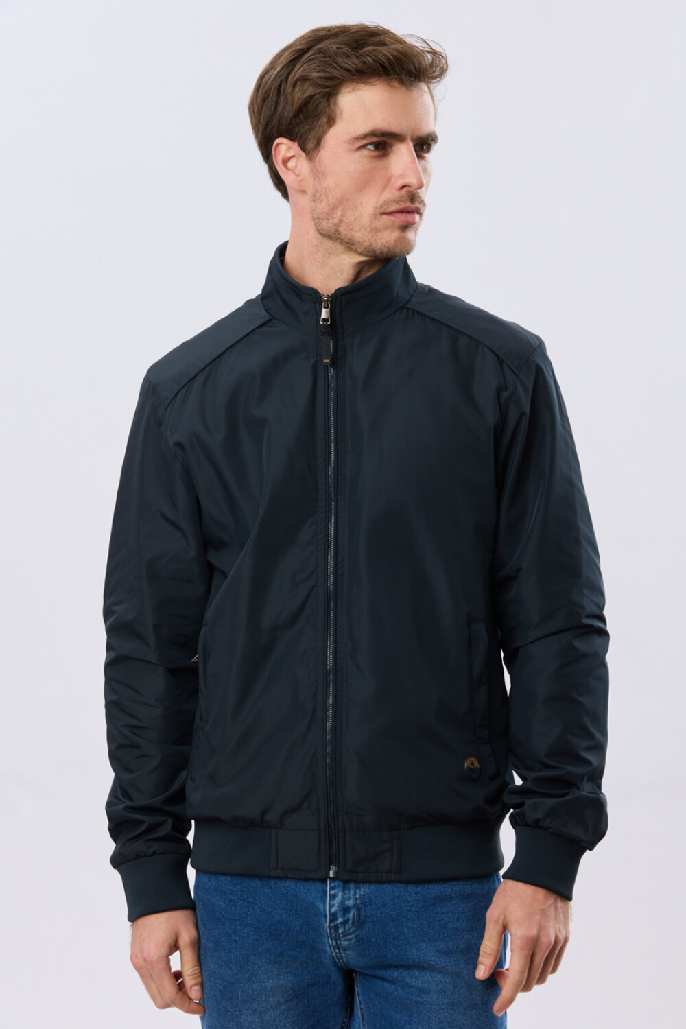 CAMPERA LIVIANA DE NYLON Azul