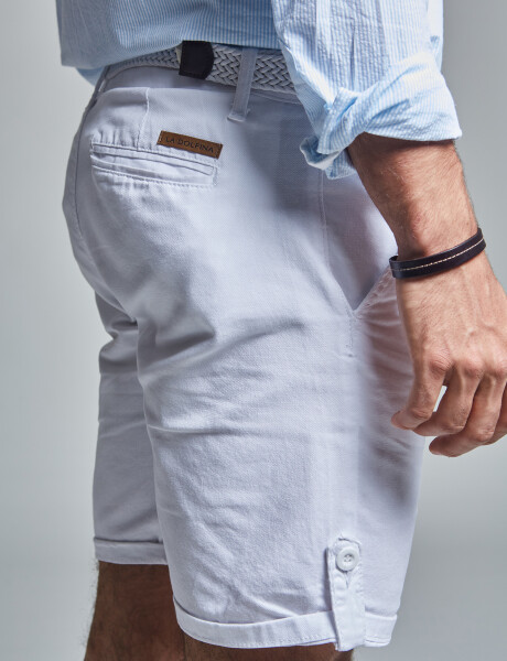 Bermuda con cinturon blanco
