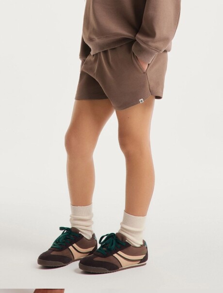 SHORT INFANTIL ESTILO RUNNING MARRÓN