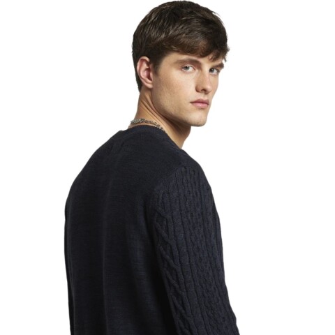 SWEATER LEIVA S-XL NEGRO