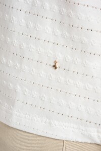 Remera Texturada Manga Corta Off White