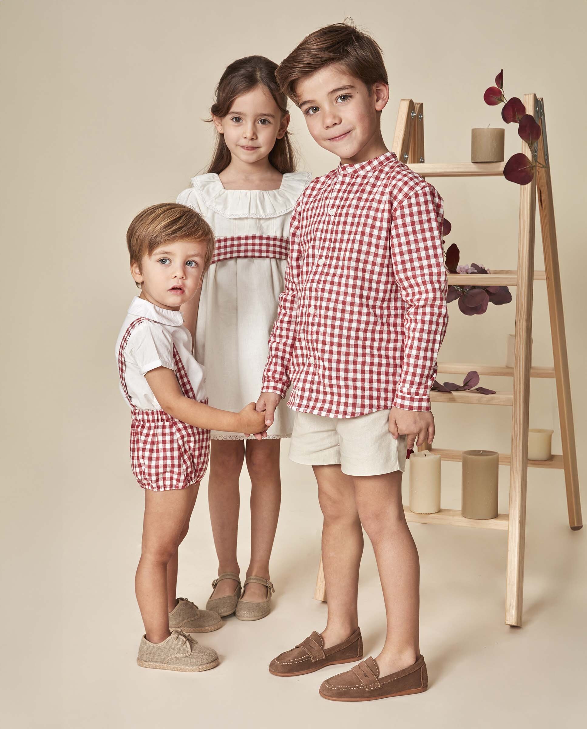 El arte de vestir a juego: Claves para coordinar los looks de tus hijos