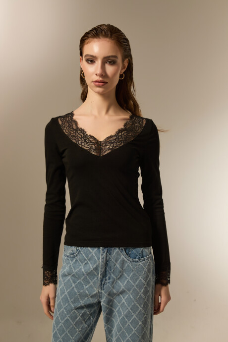Remera Gorea Negro