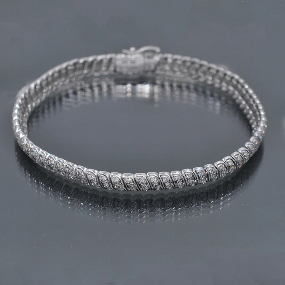 Pulsera en oro 18k blanco con brillantres. Largo 18.5 cm aproximadamente Pulsera en oro 18k blanco con brillantres. Largo 18.5 cm aproximadamente