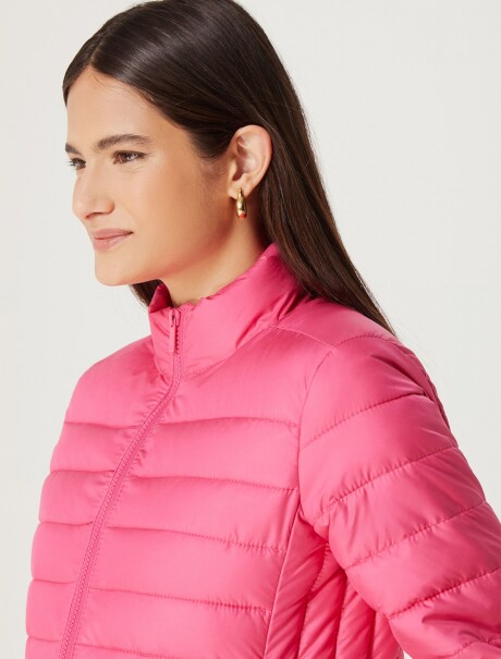 CAMPERA PUFFER CON BOLSILLOS ROSA CHICLE