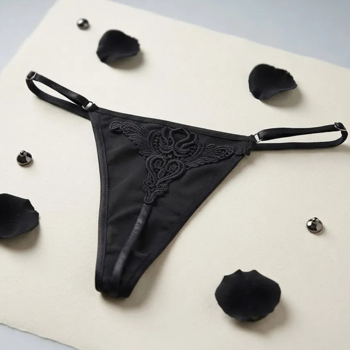 Tanga Cola Less Sexy con Guipur - Negro 