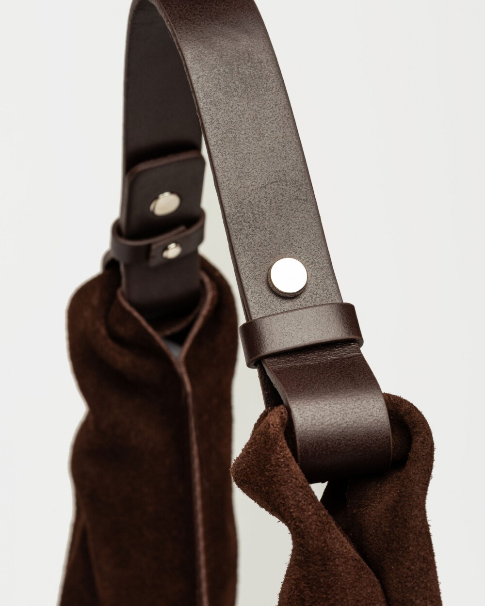 Cartera Al Hombro The Shopping Gamuza Chocolate Niquel