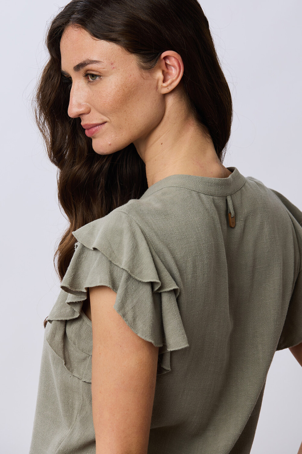 CAMISA DE LINO CON VOLADOS Verde