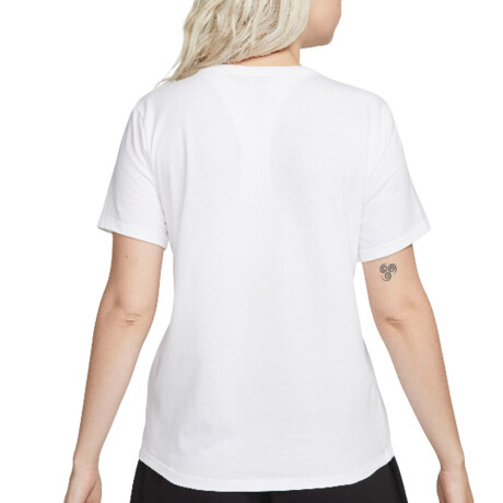REMERA NIKE CLUB ESSENTIALS White