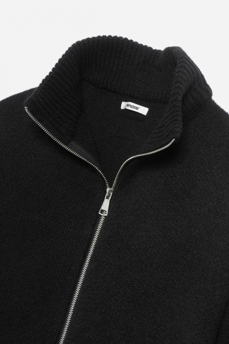 Poncho con cierre negro