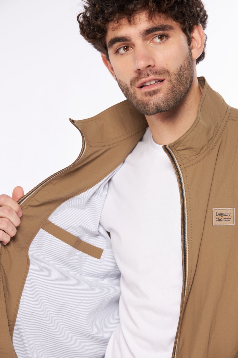 CAMPERA LIVIANA DE NYLON Beige