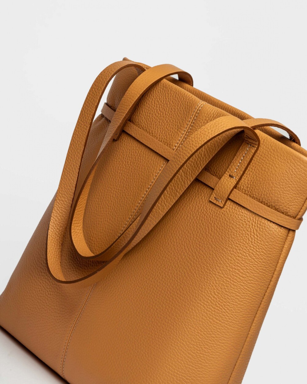 Shopper Bay en cuero graneado Cuoio
