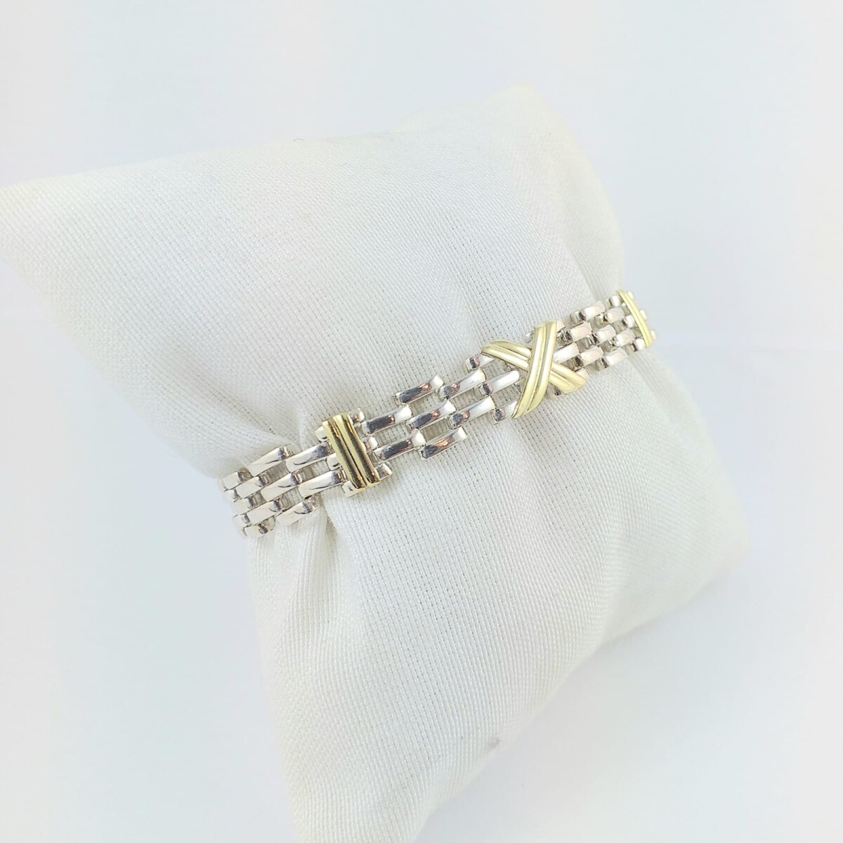 Pulsera de plata 925 con detalles de double en oro 18Kts modelo panther, ancho eslabón 8mm, largo total 19cm. 